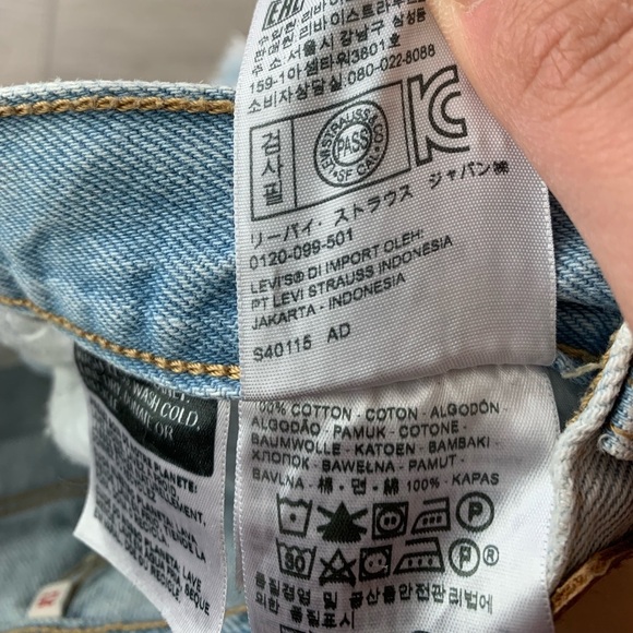 Levi’s Light Wash Distressed Raw Hem Button Fly Jean Shorts - Picture 7 of 11